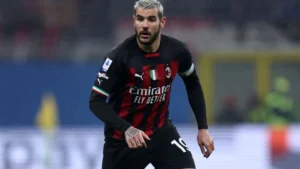 hậu vệ cánh trái