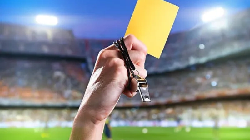 Hiểu đúng về kèo đội nhận thẻ đầu tiên