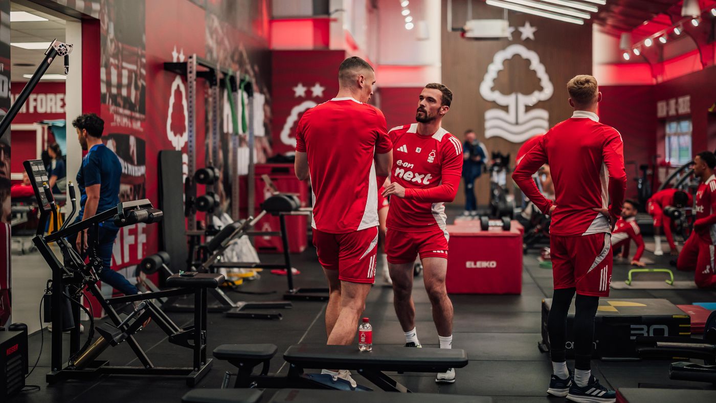 Douglas Luiz tái xuất Premier League