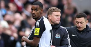 Isak bị Newcaslte loại khỏi đội hình 1