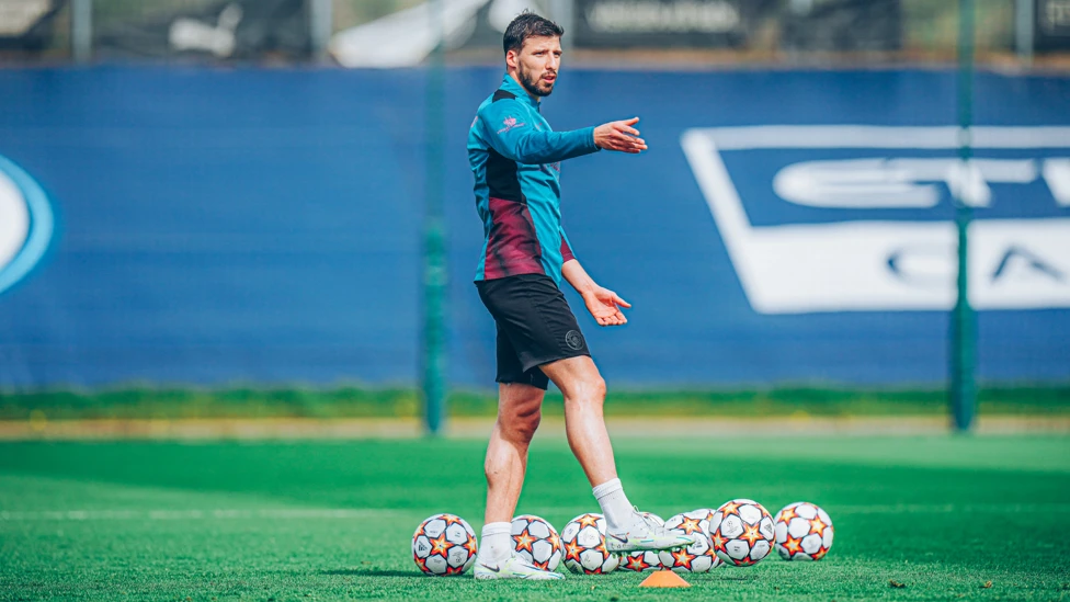 Ruben Dias gia hạn hợp đồng với Man City