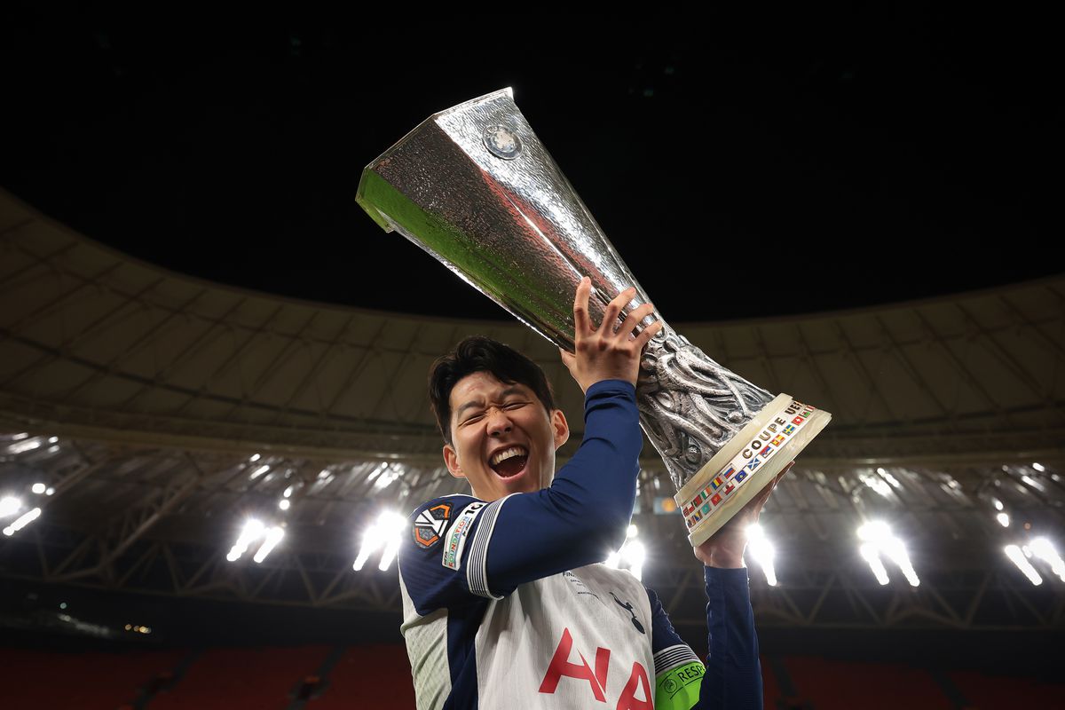 Son Heung-min khóc nấc trong trận cuối cho Tottenham