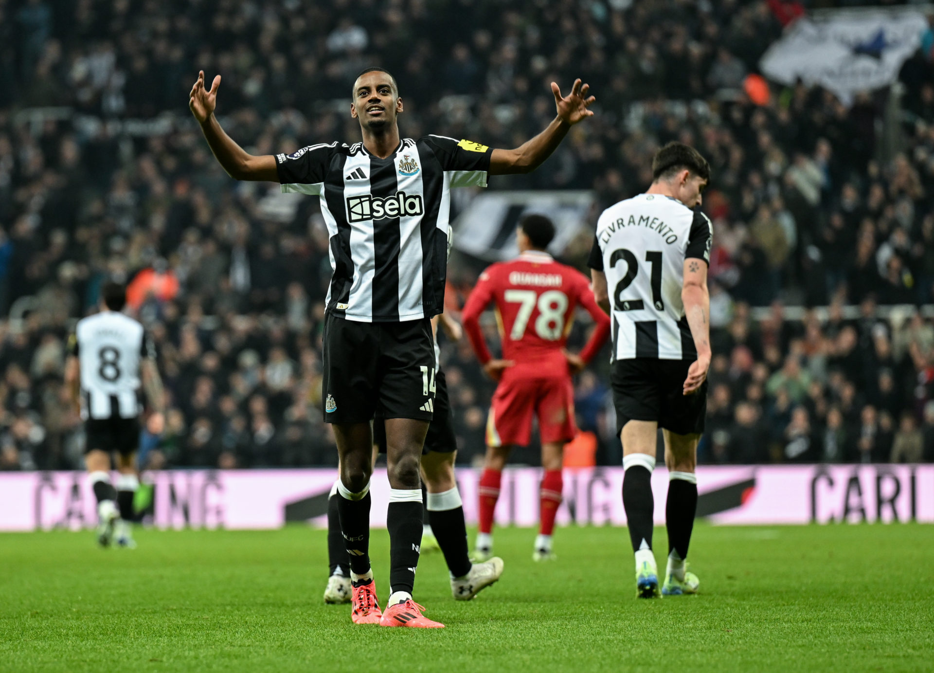 Isak chuẩn bị đến Liverpool kiểm tra y tế