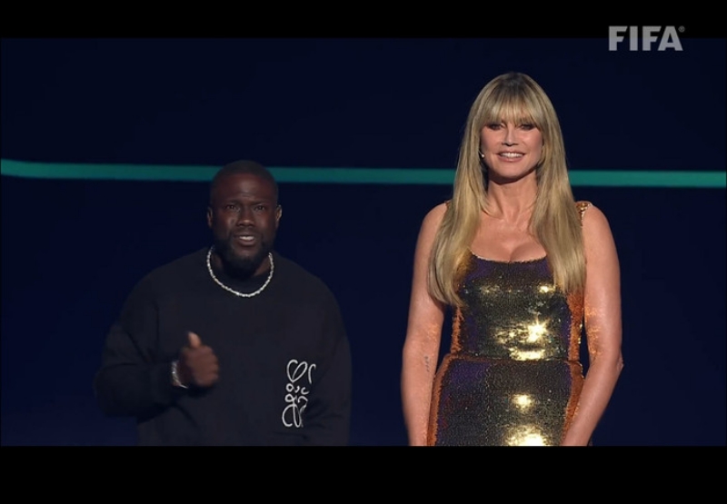 Cận cảnh nhanh sắc Heidi Klum tại lễ bốc thăm World Cup 2026