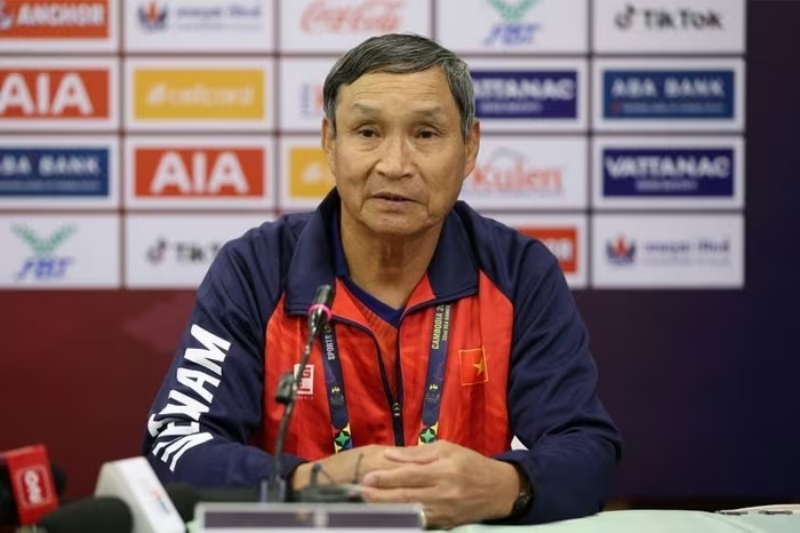 HLV Mai Đức Chung chia tay đội tuyển nữ Việt Nam sau trận thua ở SEA Games 33