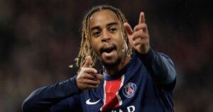 PSG lên tiếng về tương lai của Bradley Barcola